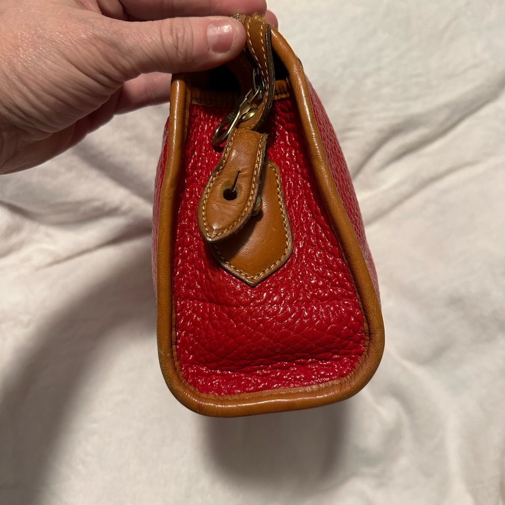 Beautiful Vintage Dooney & Bourke Red and Tan Leather Crossbody with Strap - Picture 4 of 7